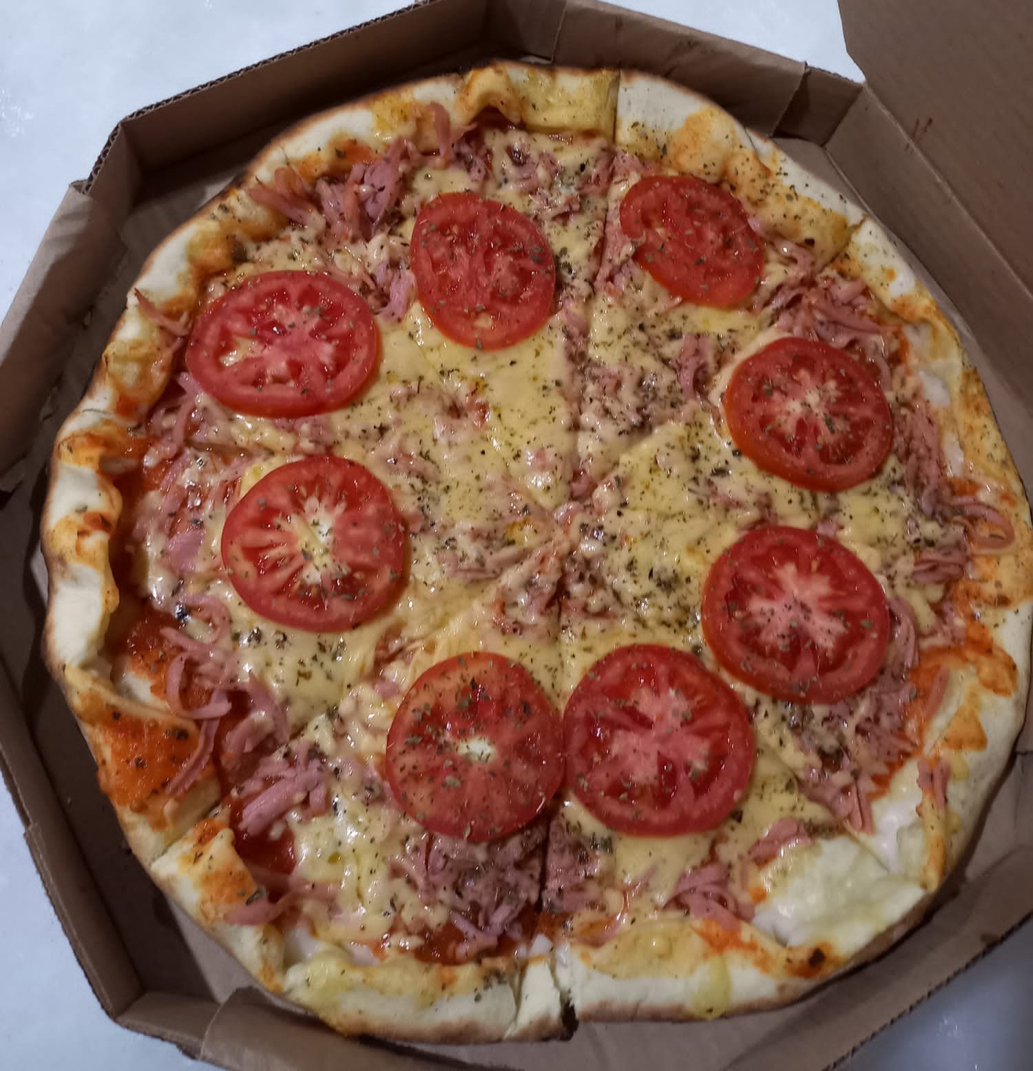 Pizza Bauru da Sampa, com presunto, tomate e mussarela